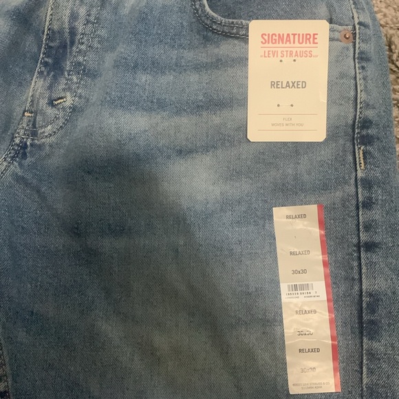 Men's Signature Levi Jeans - Picture 2 of 5
